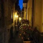 Casa Nel Vicolo Holiday home *